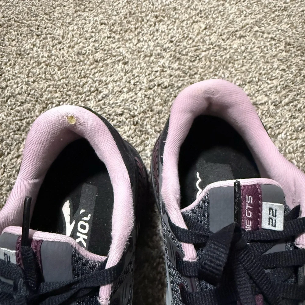 Brooks Women's Adrenaline GTS 22 - Black and Pink - Picture 7 of 9
